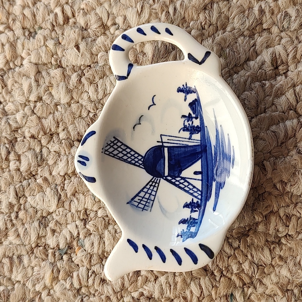 Delft blue windmill teabag tidy